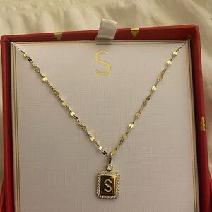 Gold Initial Pendant Necklace letter S